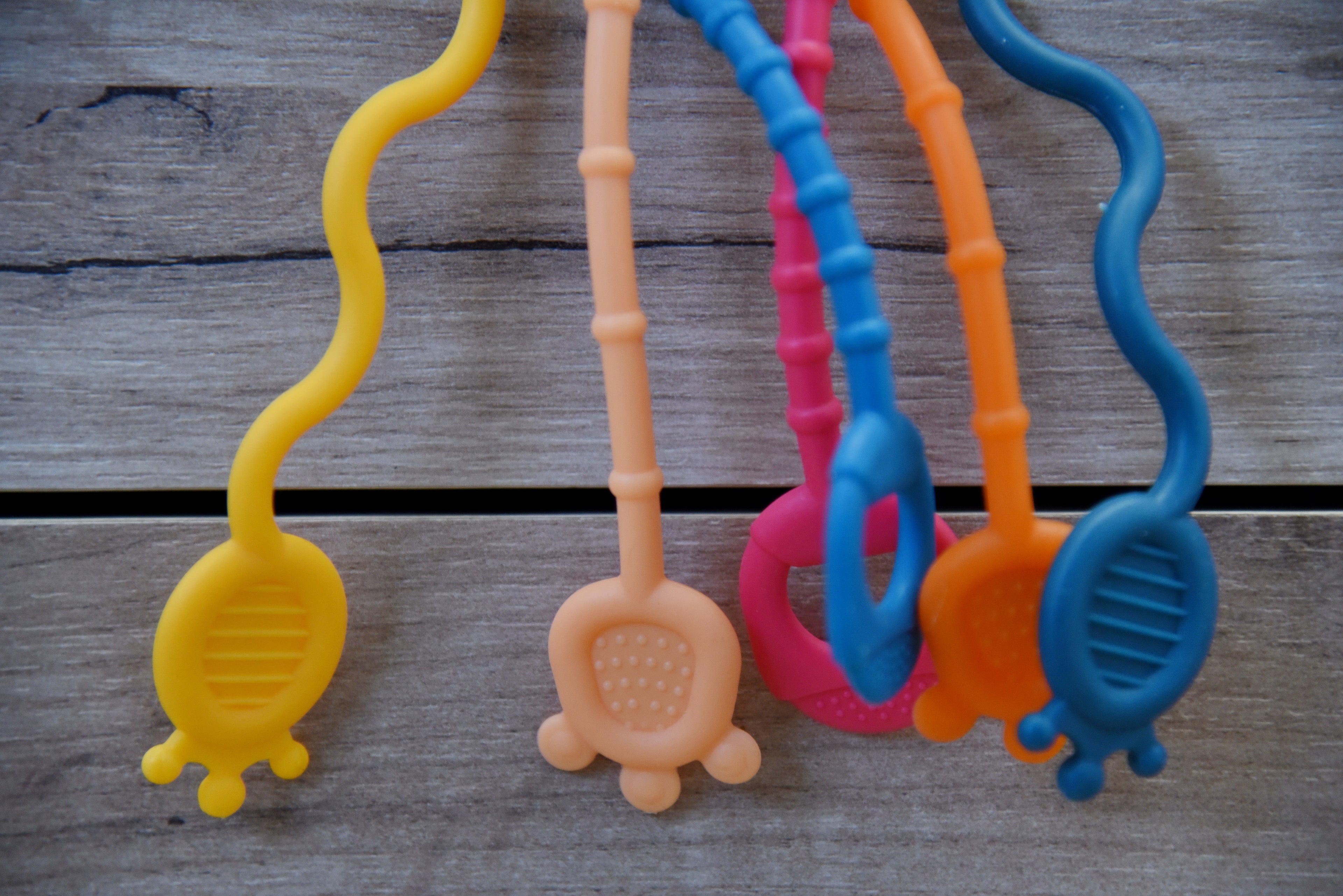 🐻 Montessori 2u1 glodalica i zvečka – interaktivna igračka za bebe