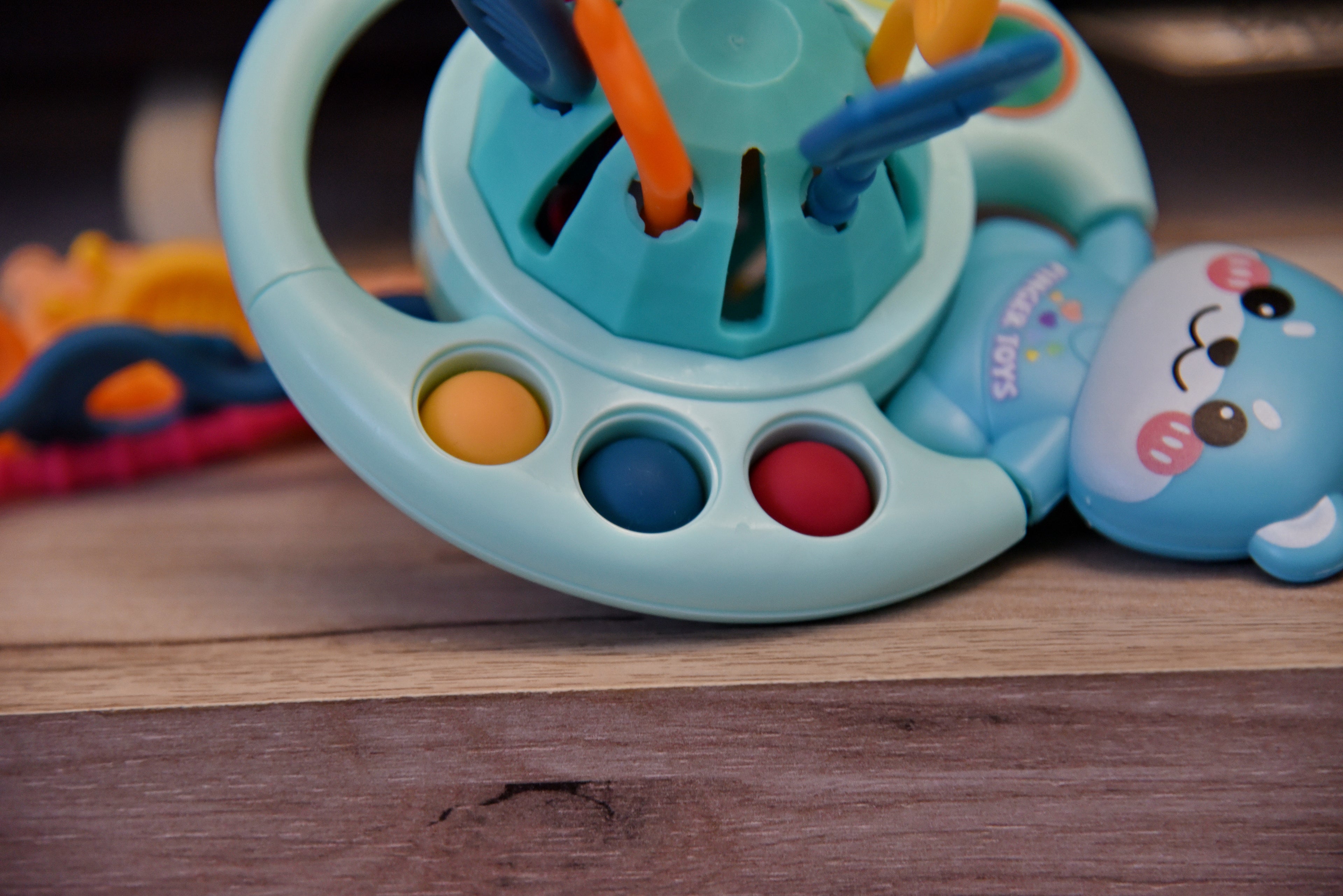 🐻 Montessori 2u1 glodalica i zvečka – interaktivna igračka za bebe